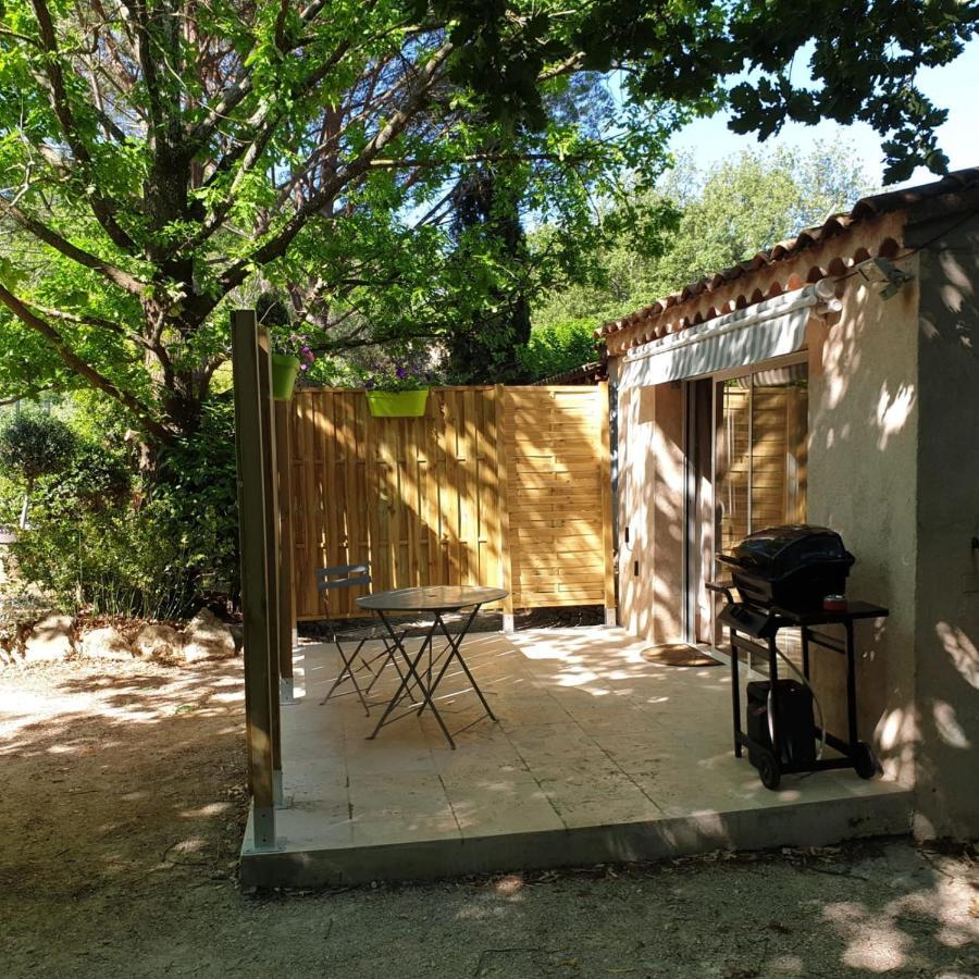Studio plein de charme situé au calme - Luberon Robion Extérieur photo
